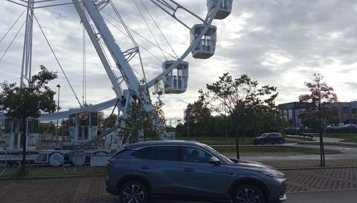 Prova su strada, motori e prezzi delle nuove MG EHS, HS e ZS - Foto 3 di 19