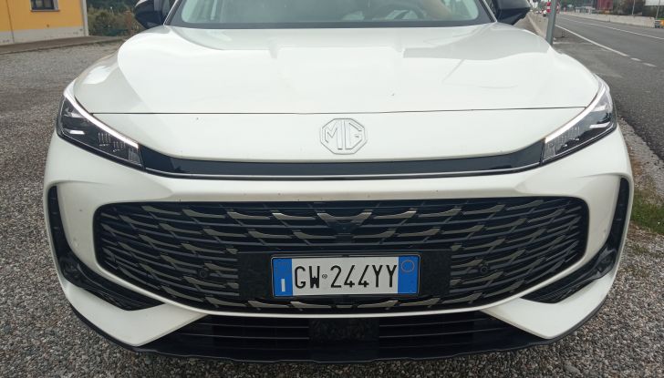 Prova su strada, motori e prezzi delle nuove MG EHS, HS e ZS - Foto 6 di 19