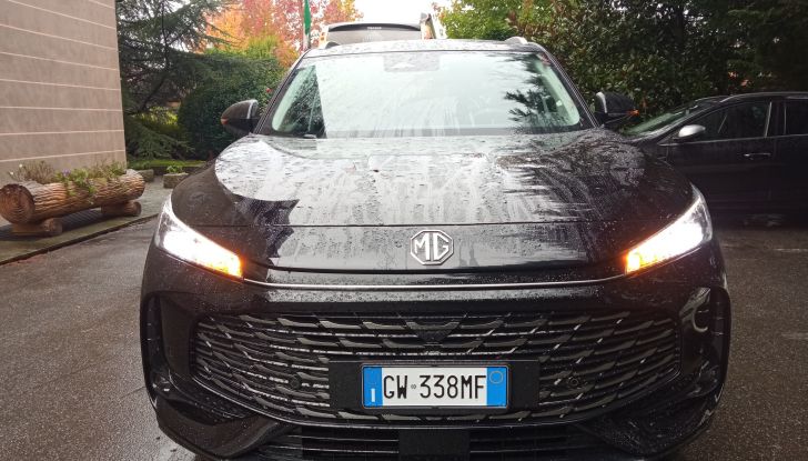 Prova su strada, motori e prezzi delle nuove MG EHS, HS e ZS - Foto 8 di 19