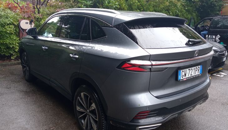 Prova su strada, motori e prezzi delle nuove MG EHS, HS e ZS - Foto 10 di 19