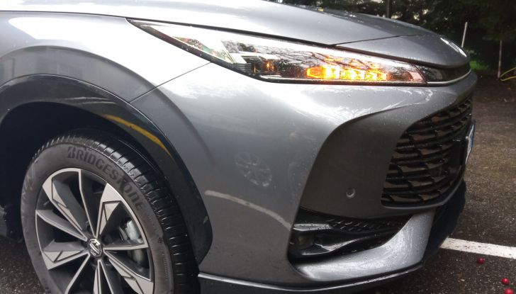 Prova su strada, motori e prezzi delle nuove MG EHS, HS e ZS - Foto 11 di 19