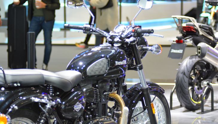Benelli Leoncino Bobber 400: nuova power cruiser per il 2025 - Foto 11 di 65