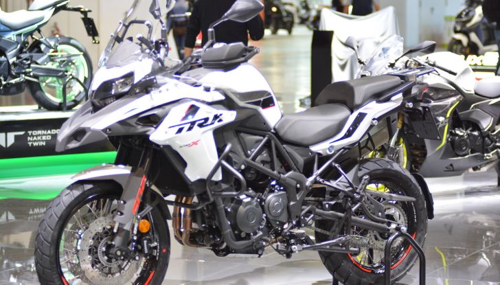 Benelli Leoncino Bobber 400: nuova power cruiser per il 2025 - Foto 2 di 65