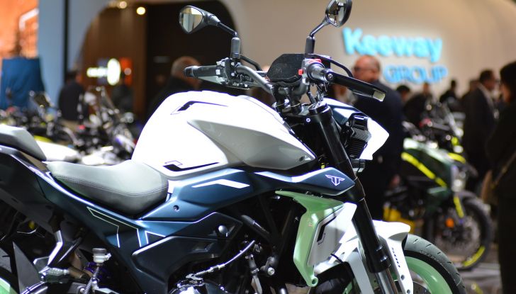 Benelli Leoncino Bobber 400: nuova power cruiser per il 2025 - Foto 28 di 65