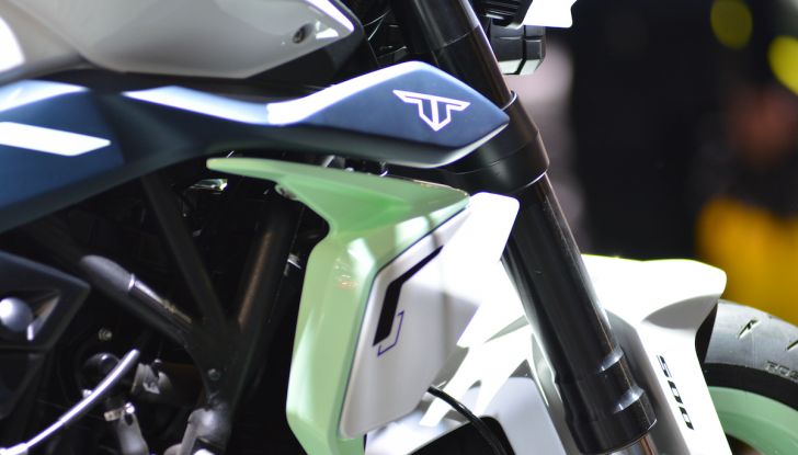 Benelli Leoncino Bobber 400: nuova power cruiser per il 2025 - Foto 29 di 65