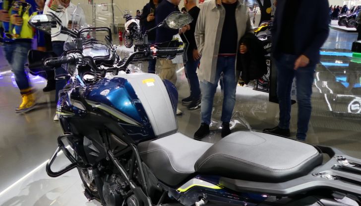 Benelli Leoncino Bobber 400: nuova power cruiser per il 2025 - Foto 43 di 65