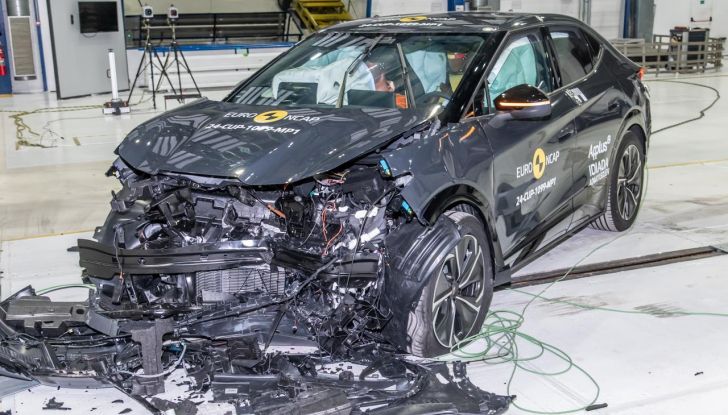 Cupra Tavascan conquista le cinque stelle nei test Euro NCAP - Foto 8 di 12