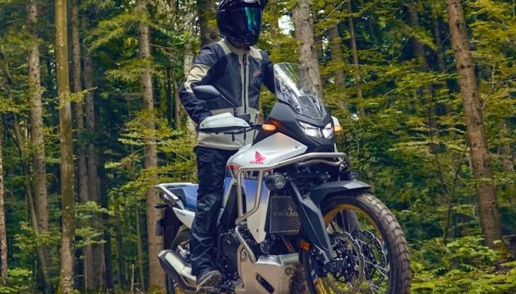 Honda Transalp 2025: la touring per eccedenza si presenta a EICMA 2024 - Foto 11 di 13