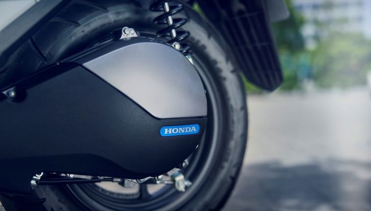 EICMA 2024: Honda presenta il CUV e - Foto 1 di 14