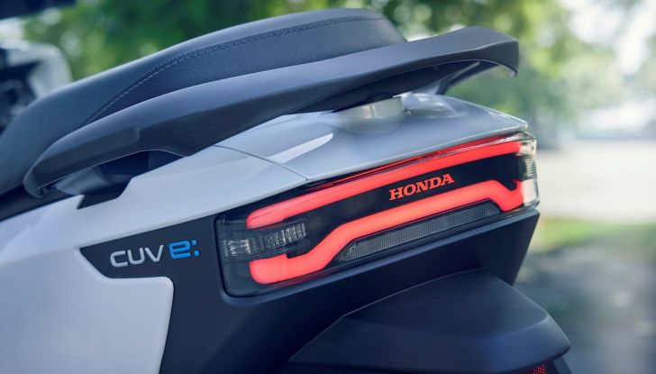 EICMA 2024: Honda presenta il CUV e - Foto 14 di 14