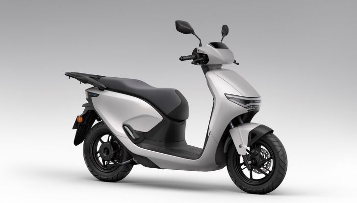 EICMA 2024: Honda presenta il CUV e - Foto 9 di 14