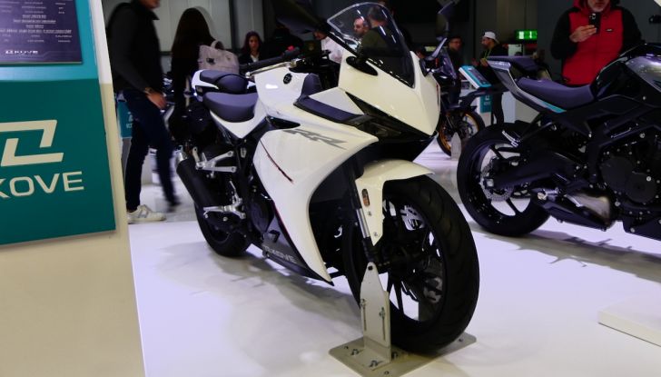 Kove 600 Lancer: la nuova cruiser cinese che sfida Honda Rebel e Kawasaki Eliminator - Foto 16 di 36