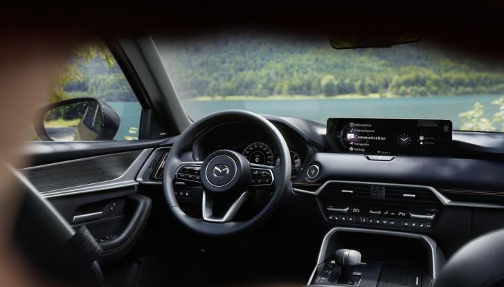 Mazda CX-60 2025: il SUV si evolve con nuovi interni, allestimenti e assetto - Foto 3 di 7