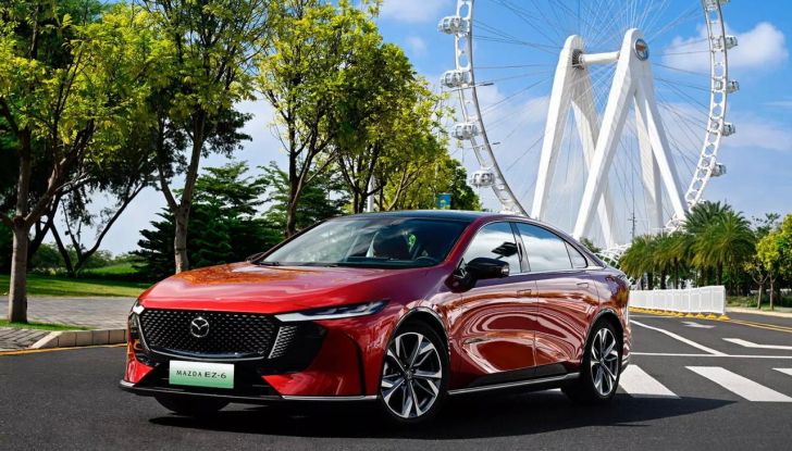 Mazda EZ-6: caratteristiche, design, abitacolo, versioni, motori, autonomia e prezzi - Foto 2 di 25