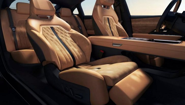 Mazda EZ-6: caratteristiche, design, abitacolo, versioni, motori, autonomia e prezzi - Foto 21 di 25