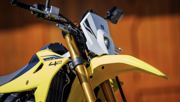 Suzuki: presentata a EICMA 2024 la nuova DR-Z4S - Foto 15 di 17