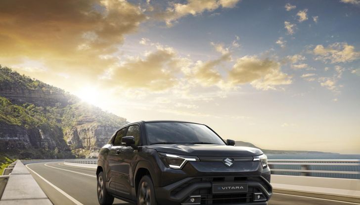 Suzuki e Vitara: caratteristiche, design, abitacolo, motore e disponibilità - Foto 22 di 27