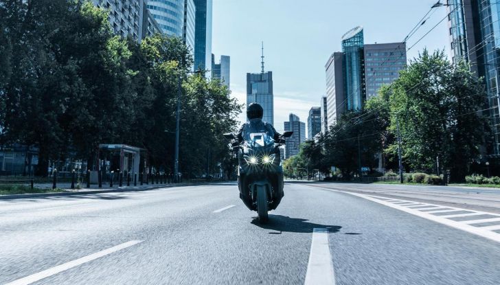 Yamaha NMAX 125 2025: caratteristiche, design, versioni, motore, prezzi e disponibilità - Foto 12 di 34