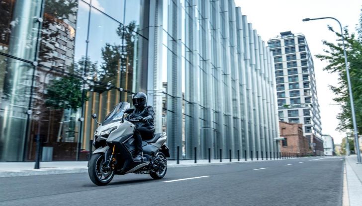 Yamaha NMAX 125 2025: caratteristiche, design, versioni, motore, prezzi e disponibilità - Foto 31 di 34