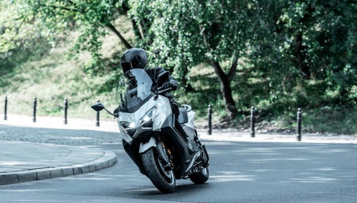 Yamaha NMAX 125 2025: caratteristiche, design, versioni, motore, prezzi e disponibilità - Foto 28 di 34