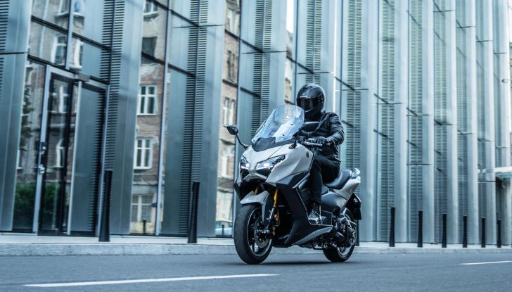Yamaha NMAX 125 2025: caratteristiche, design, versioni, motore, prezzi e disponibilità - Foto 25 di 34
