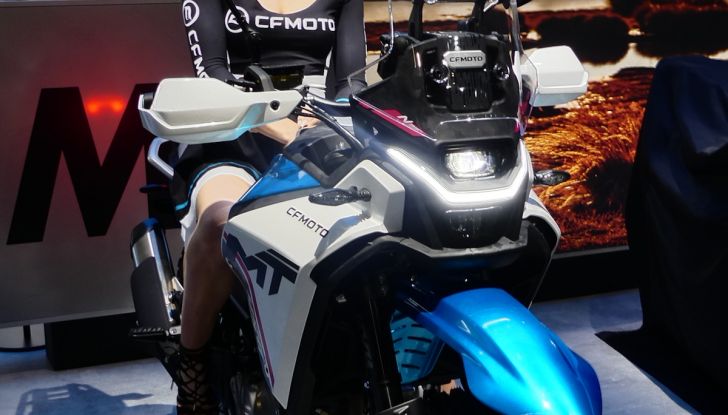 CFMoto 675NK, nuova naked dal design audace - Foto 23 di 26