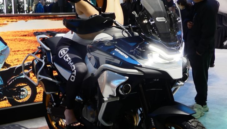 CFMoto 675NK, nuova naked dal design audace - Foto 25 di 26