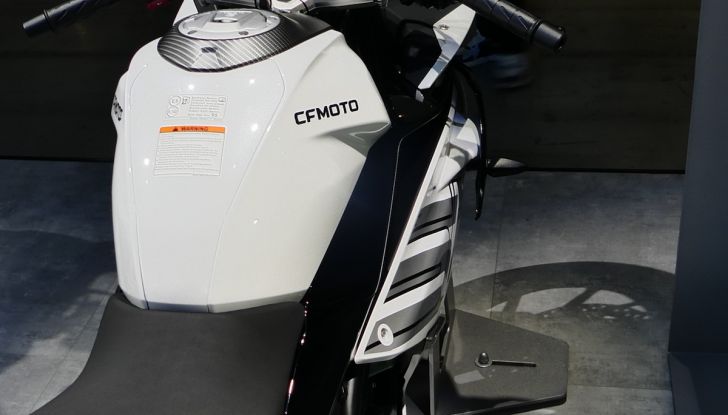 CFMoto 675NK, nuova naked dal design audace - Foto 6 di 26