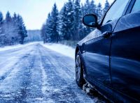 Come proteggere il parabrezza dell’auto da ghiaccio e umidità