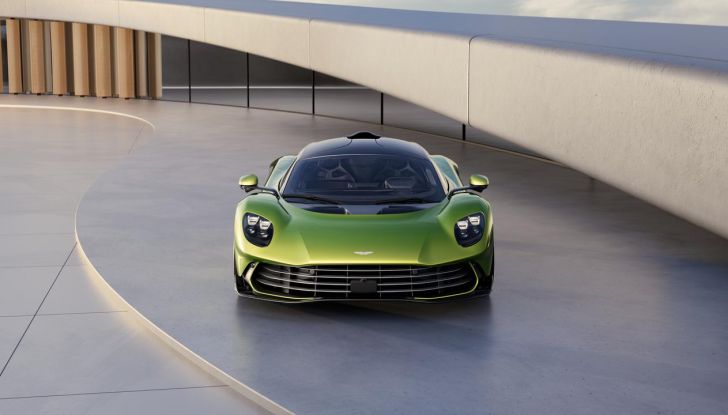 Aston Martin Valhalla: nata per la pista, pronta per la strada - Foto 3 di 28