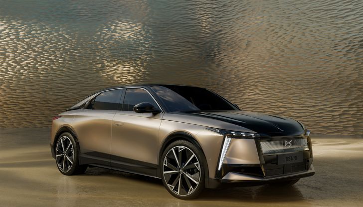 DS N°8 2025: il nuovo crossover elettrico francese prodotto in Italia e con 750 km di autonomia - Foto 2 di 15