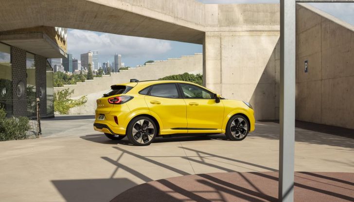 Ford Puma Gen-E: caratteristiche, design, abitacolo, versioni, autonomia e prezzi - Foto 8 di 21