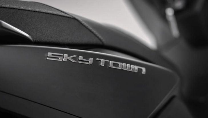 Kymco Skytown 125: per le avventure di tutti i giorni - Foto 2 di 11