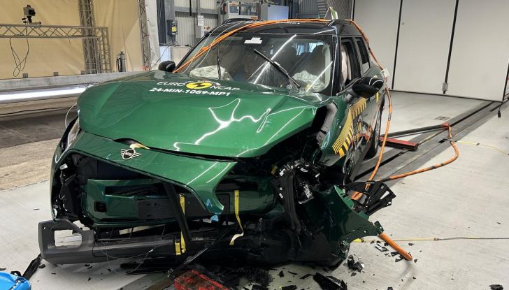 Mini Countryman 2024 test Euro NCAP