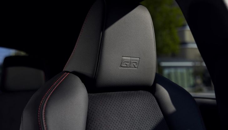 Toyota Yaris 2025: look sportivo e tecnologia avanzata per la compatta ibrida - Foto 9 di 9