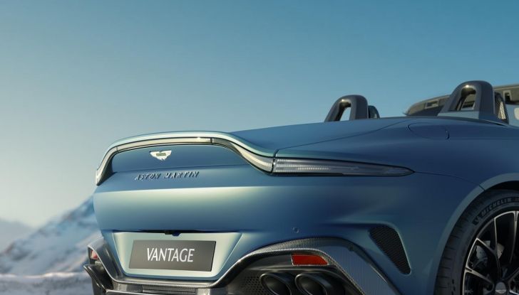 Aston Martin Vantage Roadster: 665 CV di pura adrenalina a cielo aperto - Foto 19 di 24
