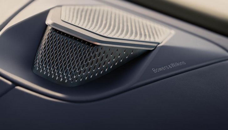 Aston Martin Vantage Roadster: 665 CV di pura adrenalina a cielo aperto - Foto 23 di 24