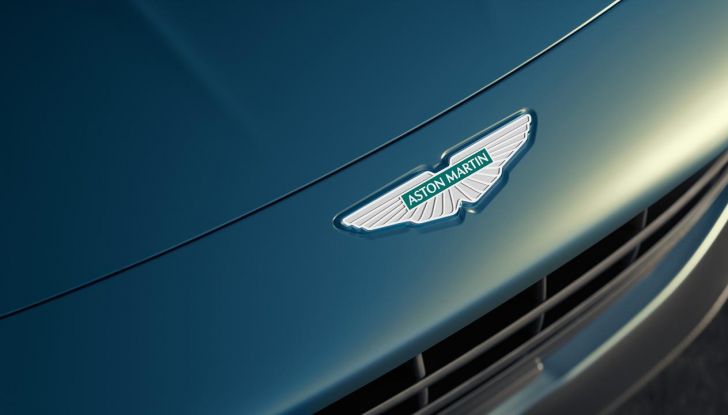 Aston Martin Vantage Roadster: 665 CV di pura adrenalina a cielo aperto - Foto 21 di 24