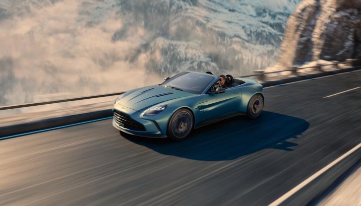 Aston Martin Vantage Roadster: 665 CV di pura adrenalina a cielo aperto - Foto 2 di 24