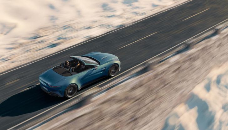 Aston Martin Vantage Roadster: 665 CV di pura adrenalina a cielo aperto - Foto 3 di 24