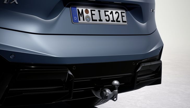 BMW iX 2026 raddoppia: più potenza, autonomia superiore e nuovo look - Foto 48 di 90
