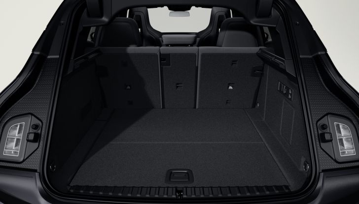 BMW iX 2026 raddoppia: più potenza, autonomia superiore e nuovo look - Foto 50 di 90