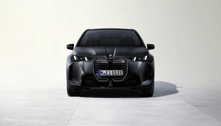 BMW iX 2026 raddoppia: più potenza, autonomia superiore e nuovo look - Foto 61 di 90