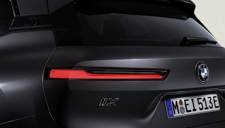 BMW iX 2026 raddoppia: più potenza, autonomia superiore e nuovo look - Foto 65 di 90