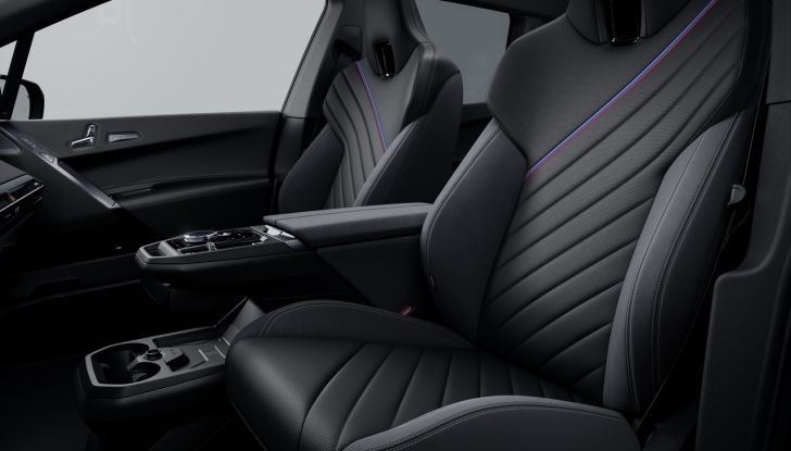 BMW iX 2026 raddoppia: più potenza, autonomia superiore e nuovo look - Foto 71 di 90