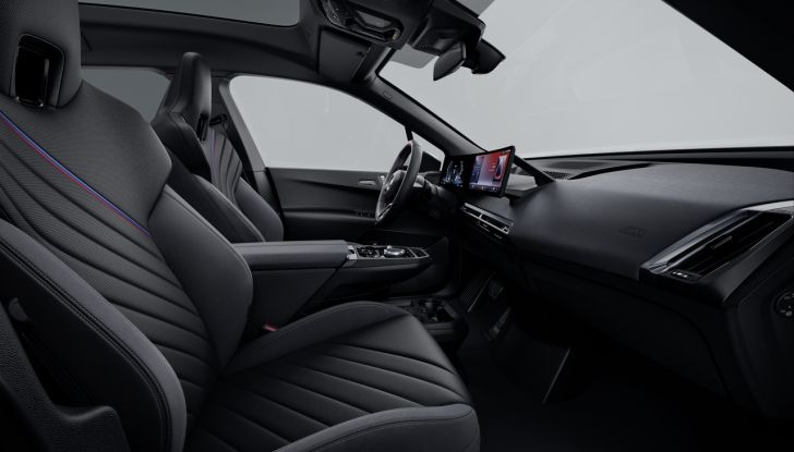 BMW iX 2026 raddoppia: più potenza, autonomia superiore e nuovo look - Foto 72 di 90