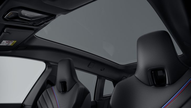 BMW iX 2026 raddoppia: più potenza, autonomia superiore e nuovo look - Foto 73 di 90