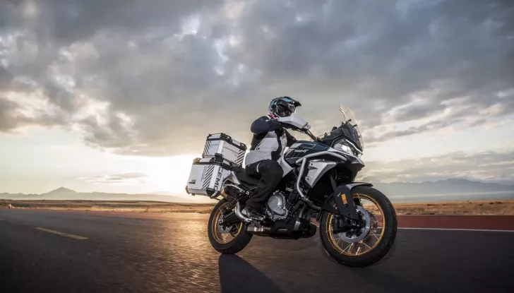 CFMoto 700MT: la nuova crossover arriva nei concessionari a un prezzo competitivo - Foto 1 di 5