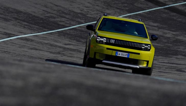 Fiat Grande Panda è il superpremio della “Ruota della fortuna” con Gerry Scotti - Foto 14 di 129