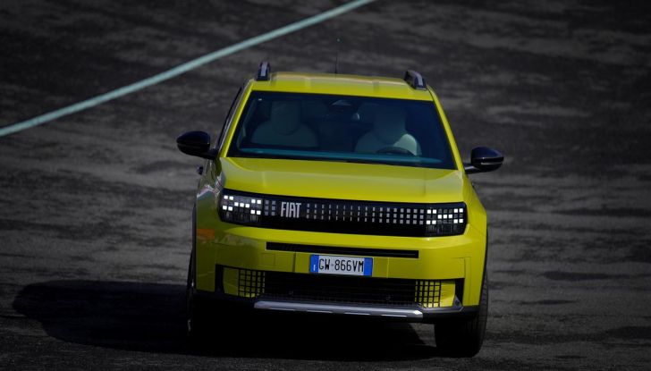 Fiat Grande Panda è il superpremio della “Ruota della fortuna” con Gerry Scotti - Foto 11 di 129